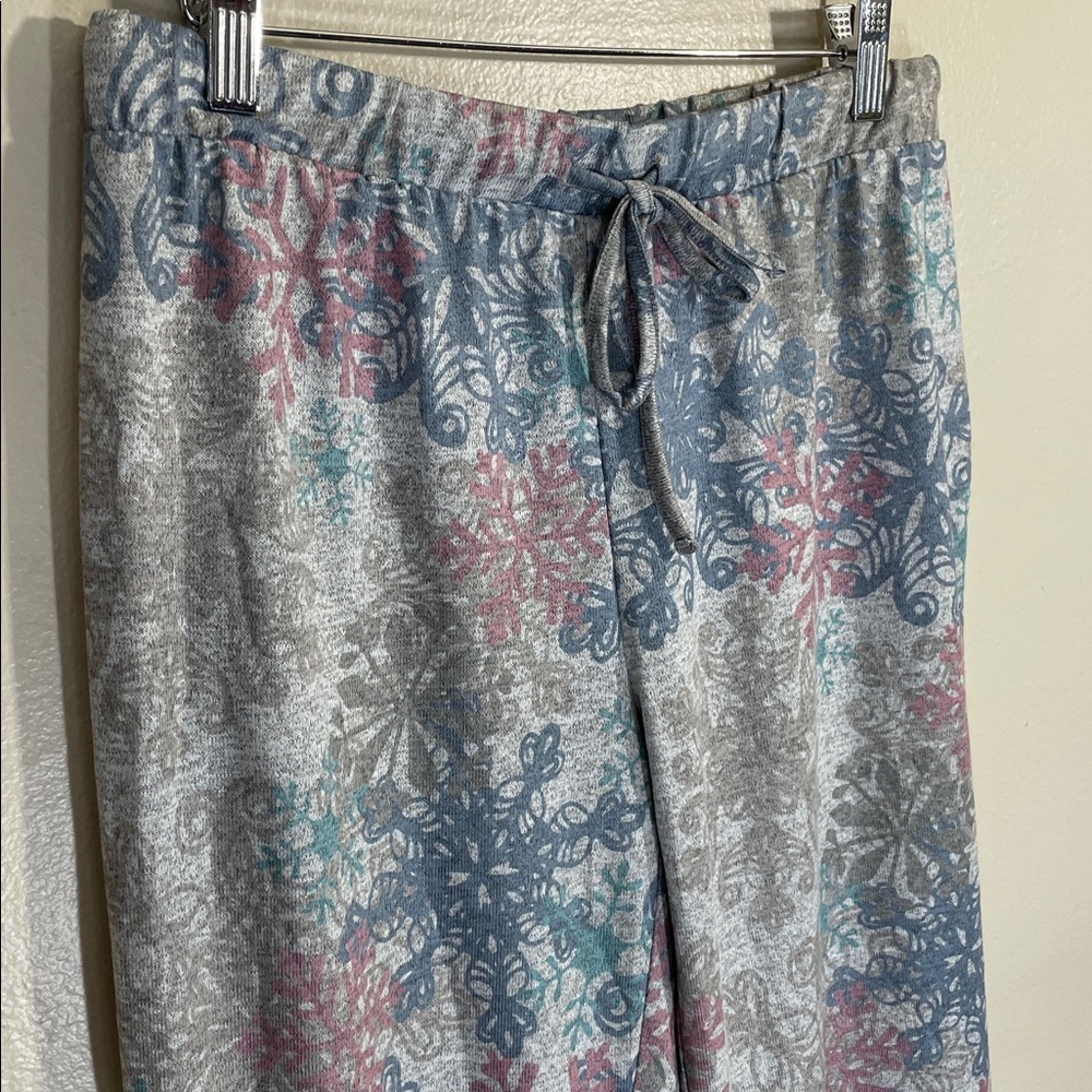 NWOT Christopher & Banks Swirl Snowflake Lounge Pants - Picture 2 of 7